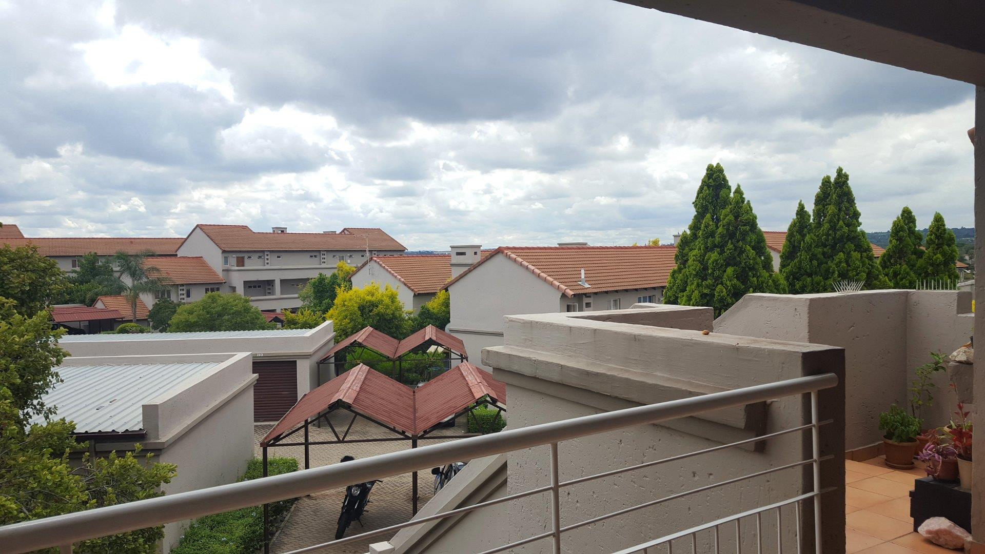 3 Bedroom Apartment Flat for Sale in Noordhang